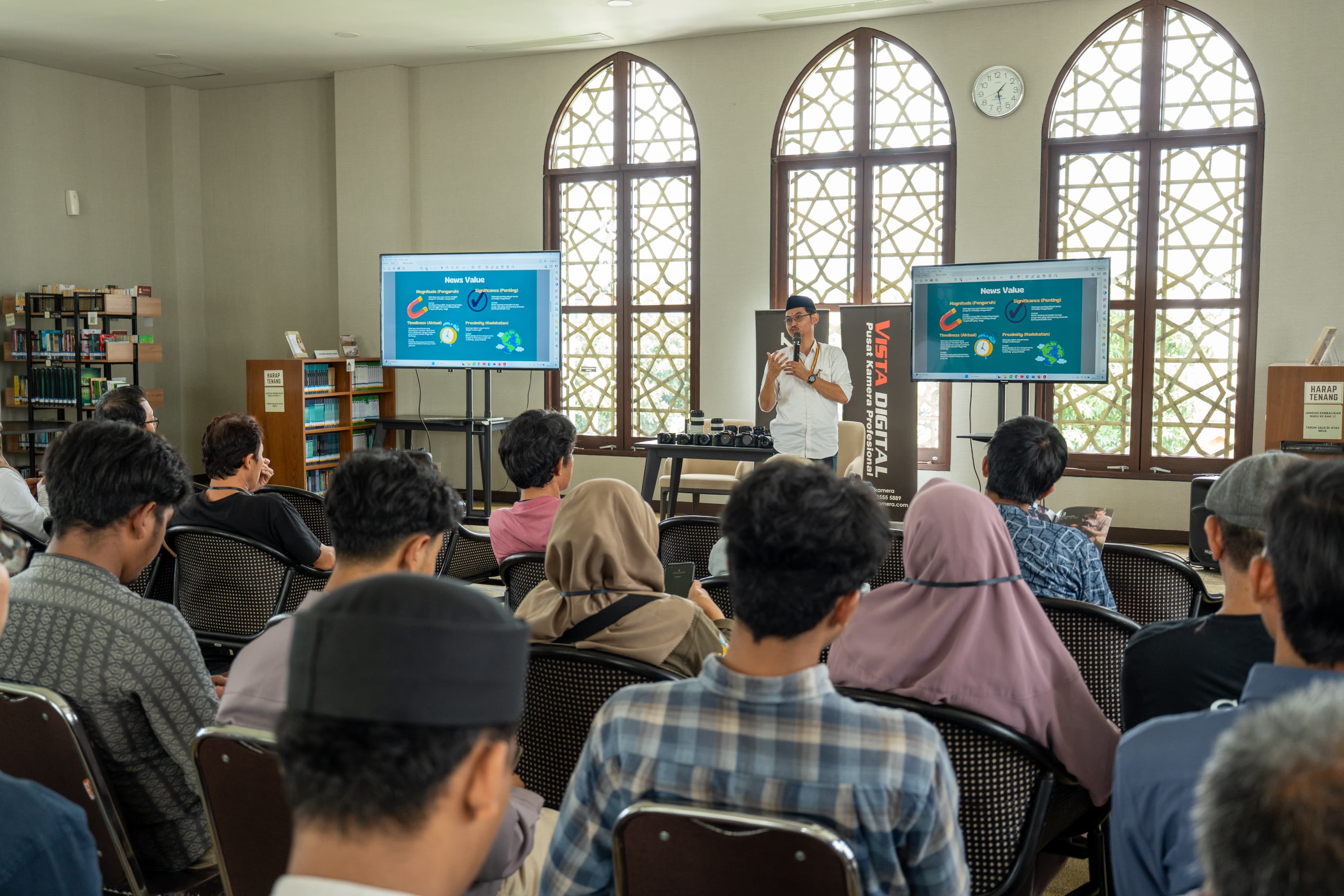 Dosen PPI Jadi Pemateri di Masjid Raya Sheikh Zayed Solo