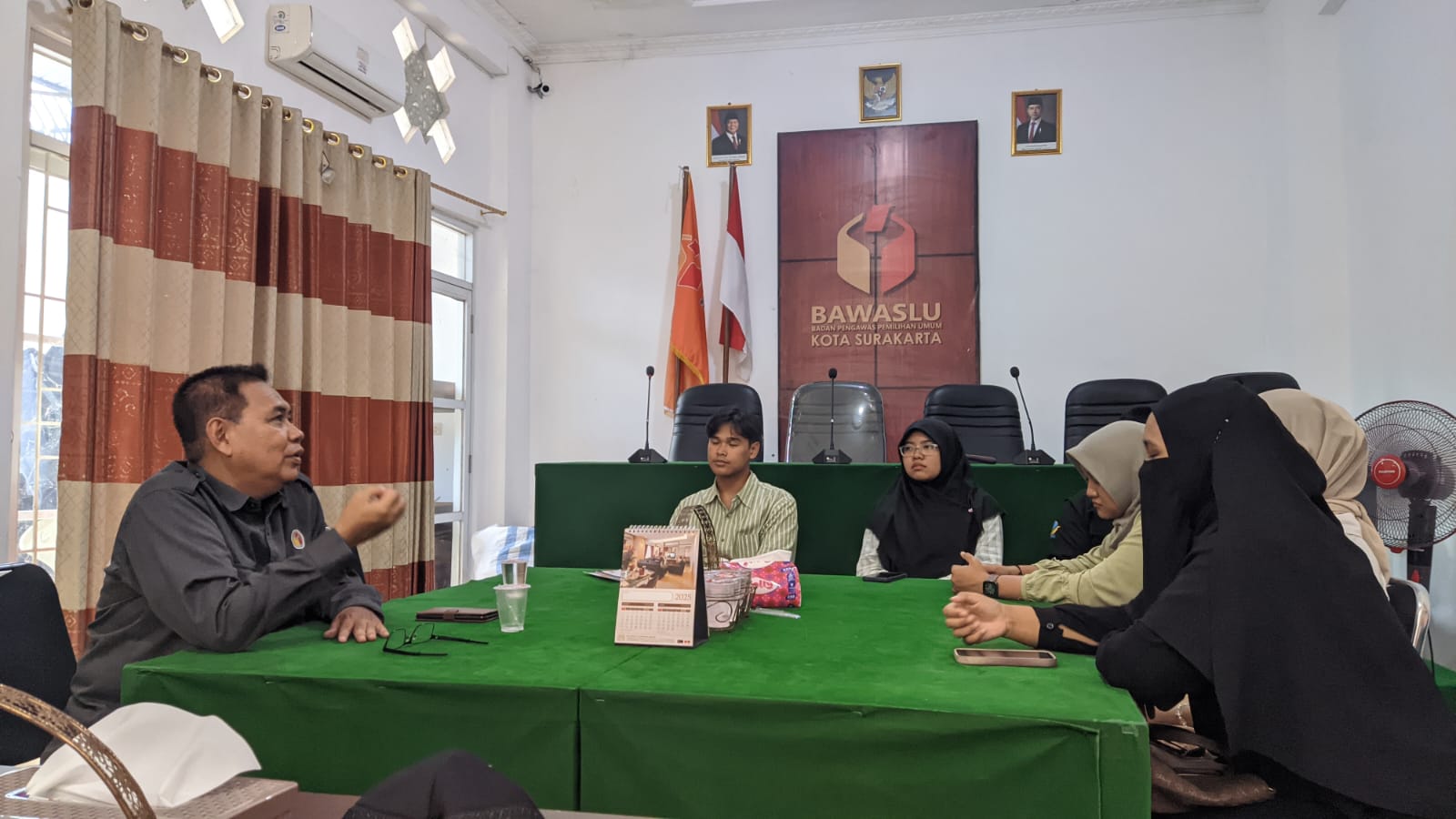 Mahasiswa PPI Outing Class ke Bawaslu Kota Surakarta