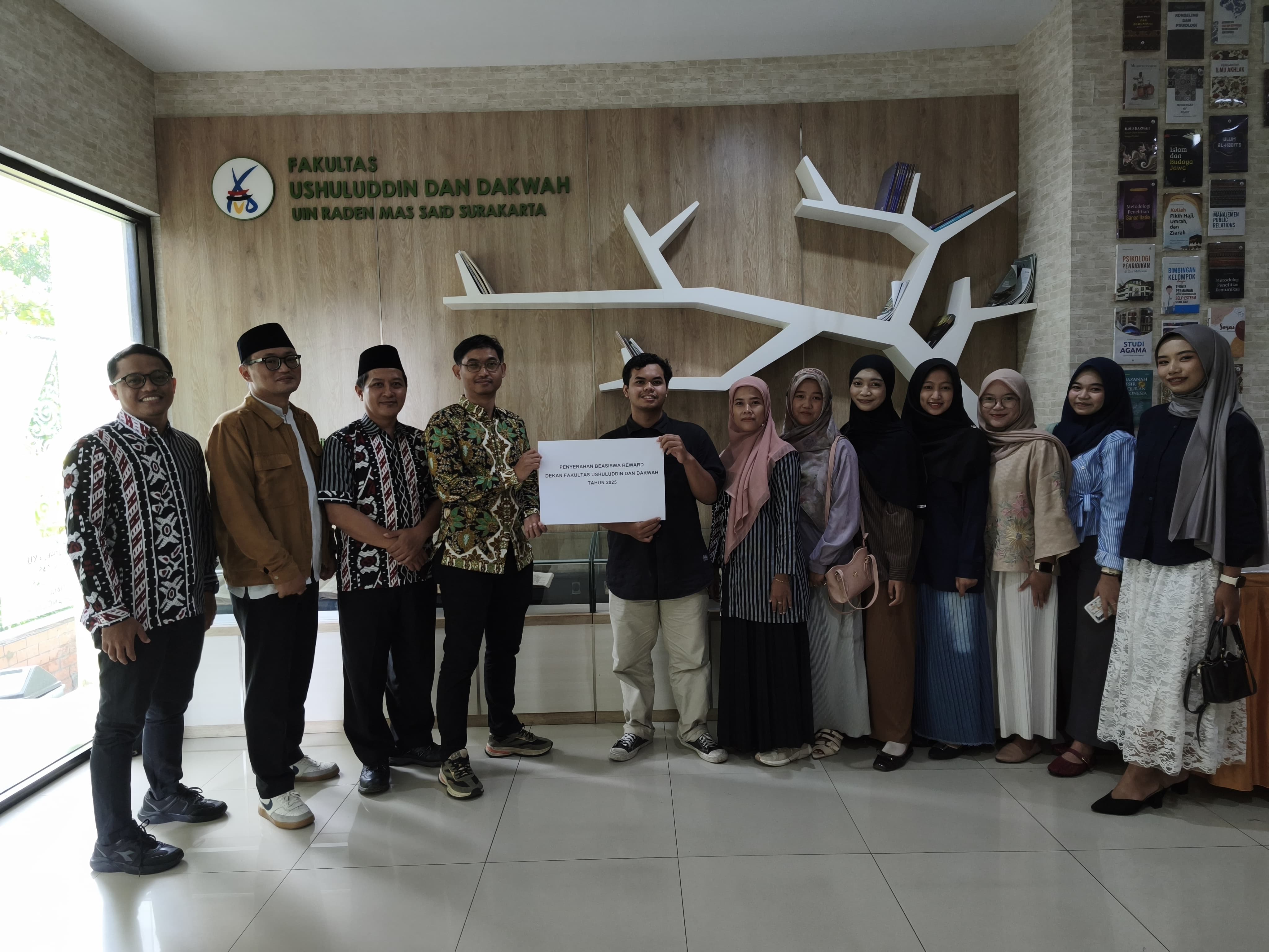 Irfan Seno Aji, Mahasiswa Pemikiran Politik Islam, Raih Reward Dekan FUD atas Prestasi Akademik dan Nonakademik