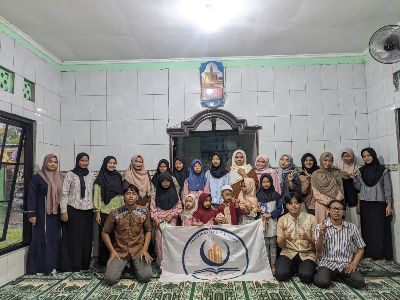 Sambut Berkah Ramadhan, HMPS Pemikiran Politik Islam Sukses Gelar Pengabdian Masyarakat dan Mengajar Mengaji di TPQ Al-Barokah